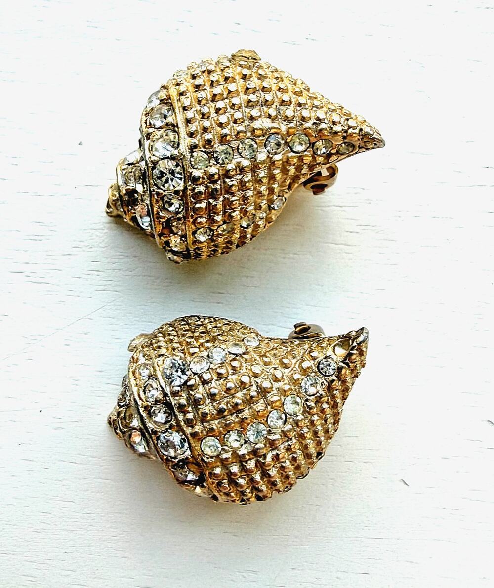 Vtg KJL Kenneth Jay Lane Signed Gold Tone Rhinestone Conch Shell Clip Earrings
